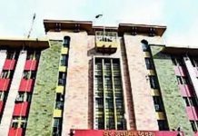 विरोधाला न जुमानता पीएमसी स्थायी समितीने निवडक नागरी शाळा खाजगी संस्थेद्वारे चालविण्यास मान्यता दिली आहे. पुणे बातम्या