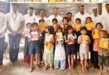मा. राधाकृष्ण विखे पाटील साहेब यांच्या वाढदिवसानिमित्त अनिल गायकवाड यांच्या कडून विद्यार्थ्यांना शालेय साहित्य वाटप