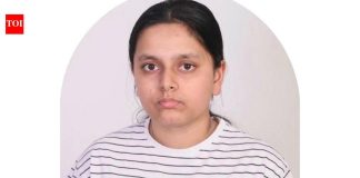 She saw textbooks being thrown away at 14. What this Delhi teenager did next is now helping 6,000 students |