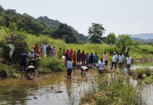 Teachers build Vanarai bund through voluntary labour in tribal village in Khed