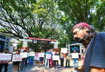 FTII students protest in solidarity with SRFTI students, demand revocation of rustication