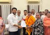 शिर्डीतील राजवाडा परिसरातील निवासी अतिक्रमणे नियमाकुल; लाभार्थ्यांना मालकी हक्कांचे पट्टे वितरित भाजप प्रदेश उपाध्यक्ष डॉ. सुजय विखे पाटील यांच्या हस्ते पत्र आदेश वाटप; प्रभाग क्रमांक ६ मधील नागरिकांना दिलासा