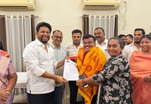 शिर्डीतील राजवाडा परिसरातील निवासी अतिक्रमणे नियमाकुल; लाभार्थ्यांना मालकी हक्कांचे पट्टे वितरित भाजप प्रदेश उपाध्यक्ष डॉ. सुजय विखे पाटील यांच्या हस्ते पत्र आदेश वाटप; प्रभाग क्रमांक ६ मधील नागरिकांना दिलासा